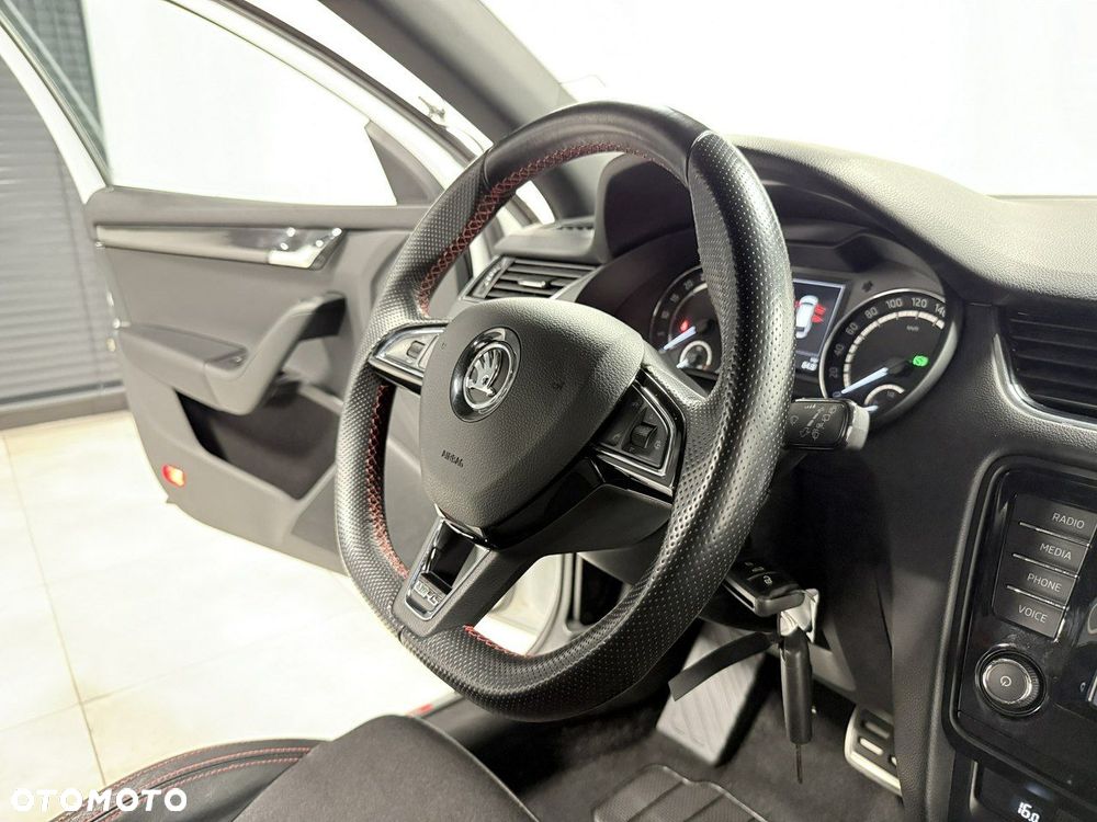 Skoda Octavia 2.0 TDI RS Challenge DSG - 34