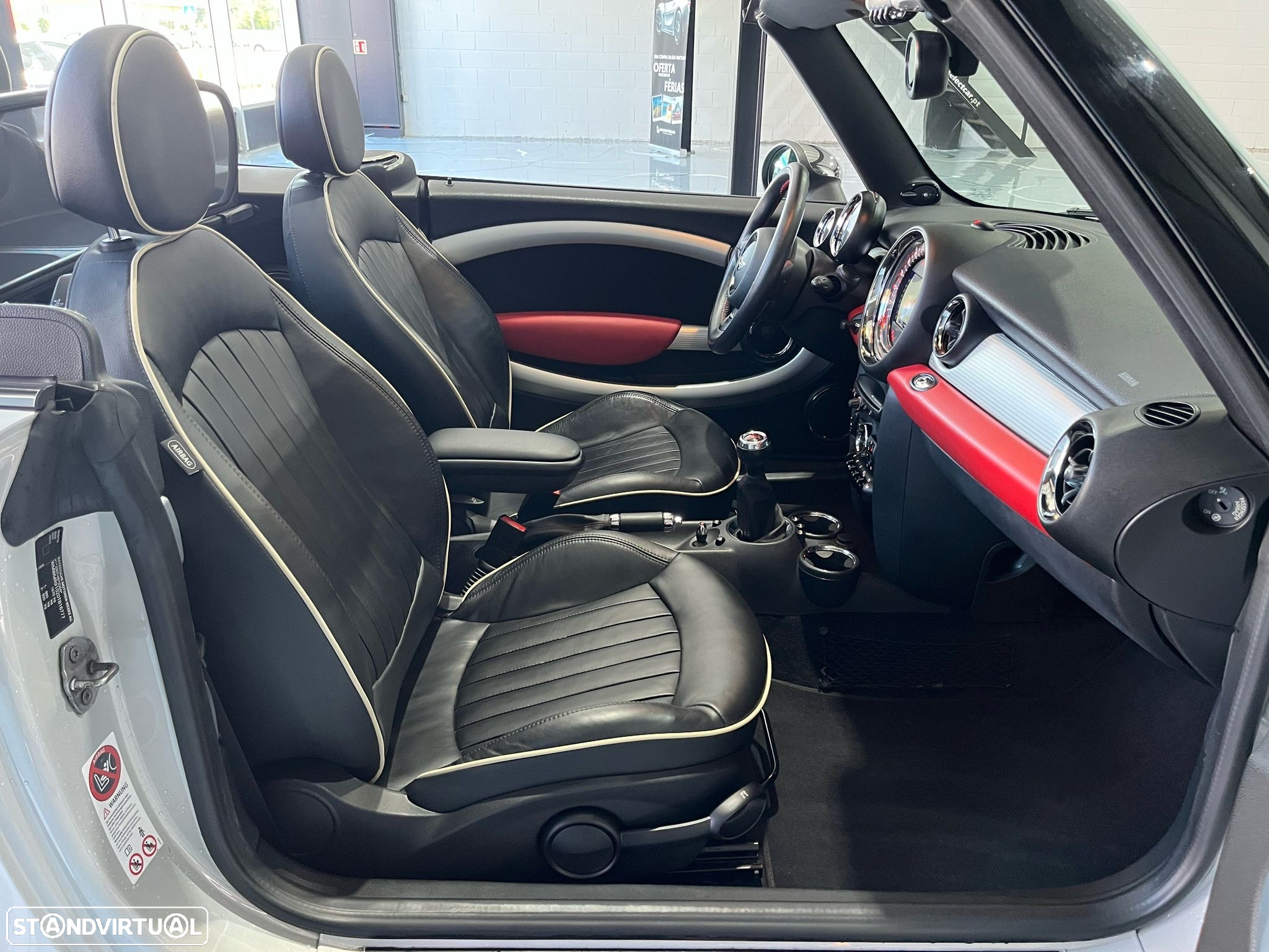 MINI Cabrio John Cooper Works - 13