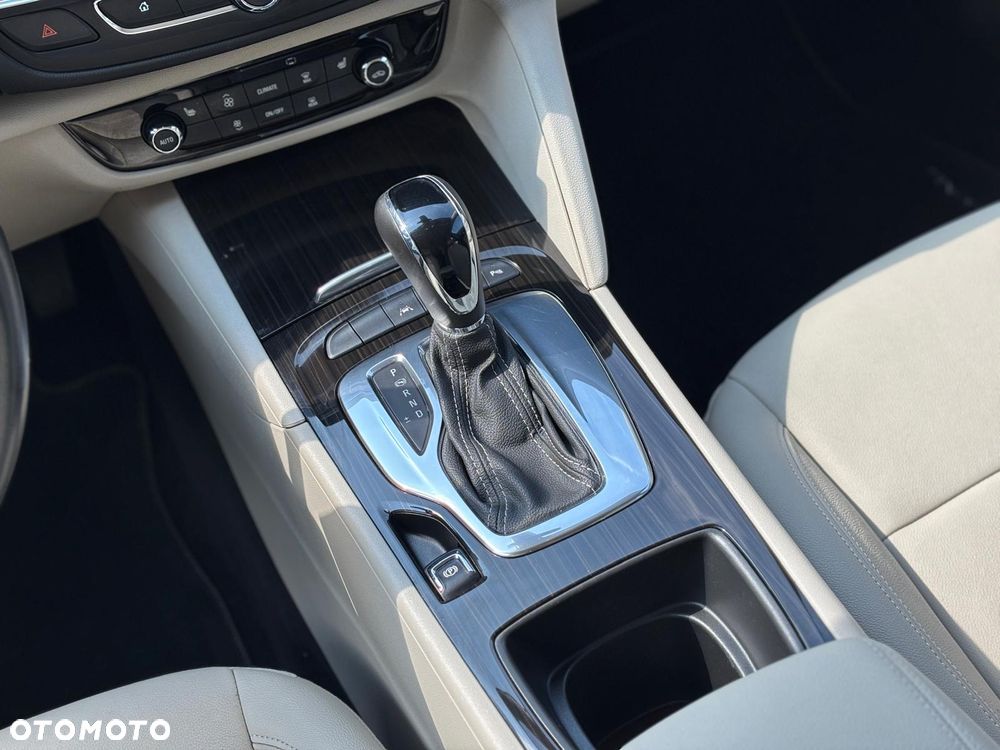 Opel Insignia - 25