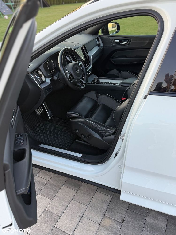 Volvo XC 60 B5 D AWD R-Design - 9