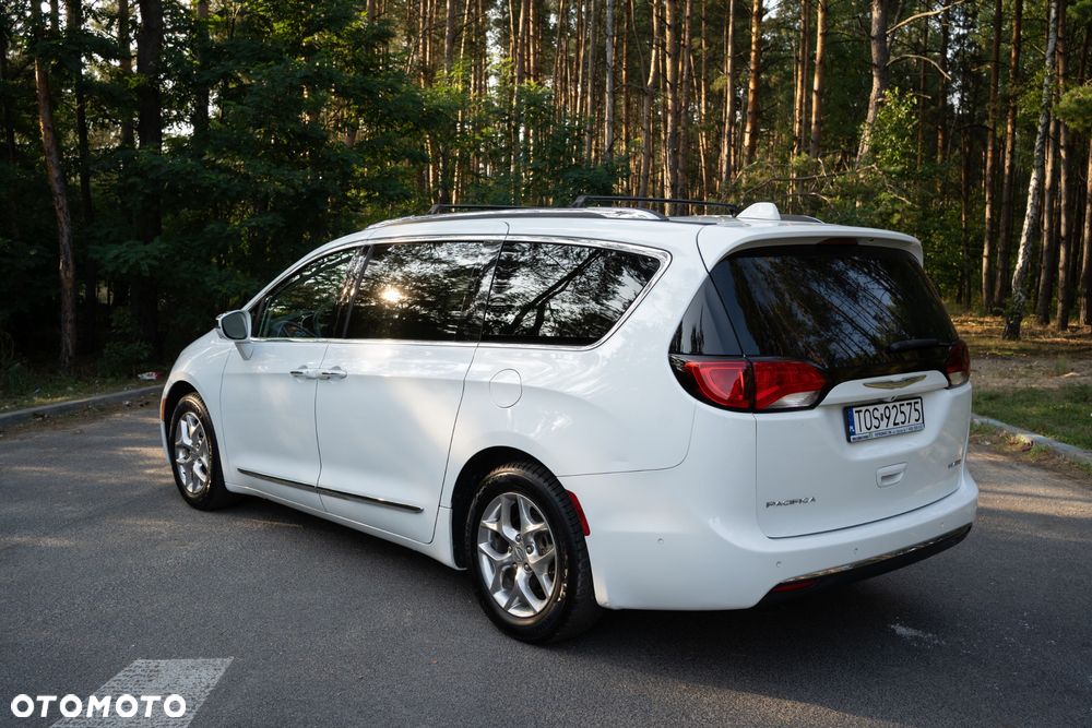 Chrysler Pacifica - 2