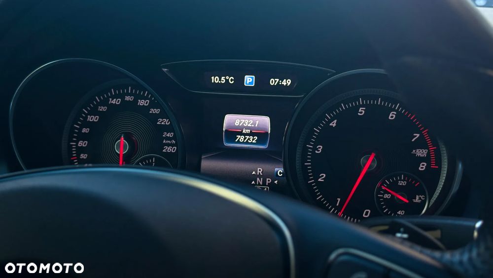 Mercedes-Benz GLA 200 7G-DCT - 12
