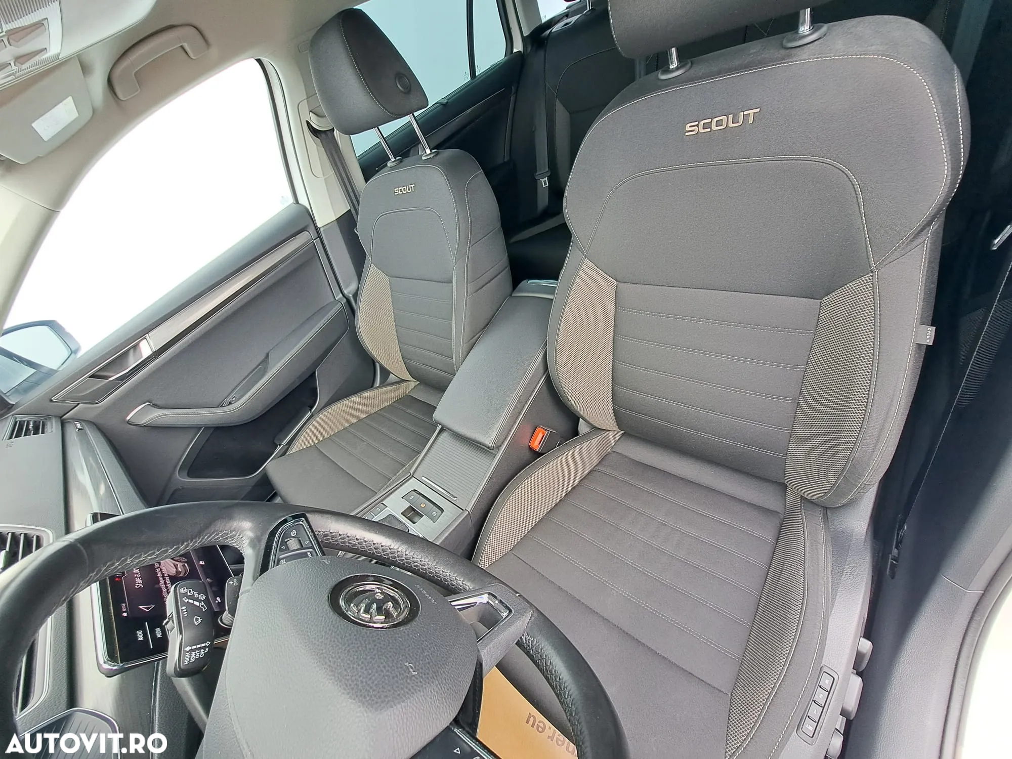 Skoda Superb Combi 2.0 TDI 4X4 DSG Scout - 34
