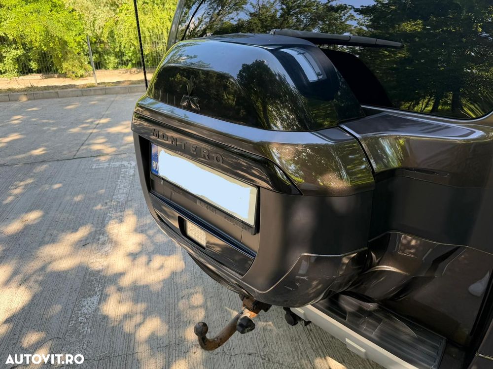 Mitsubishi Pajero - 30