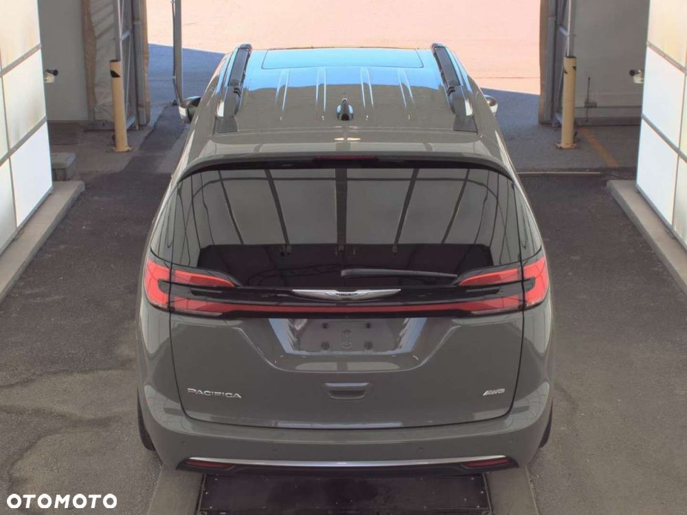 Chrysler Pacifica - 4