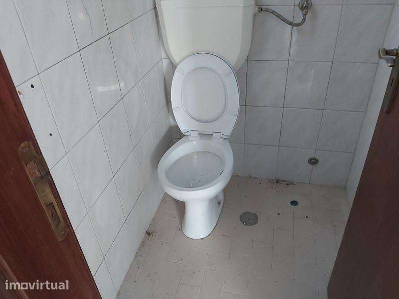 Excelente Loja de Rua com 1 Montra e Quintal. - Grande imagem: 4/7