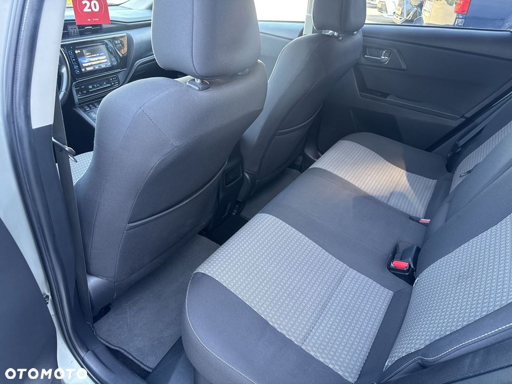 Toyota Auris - 16