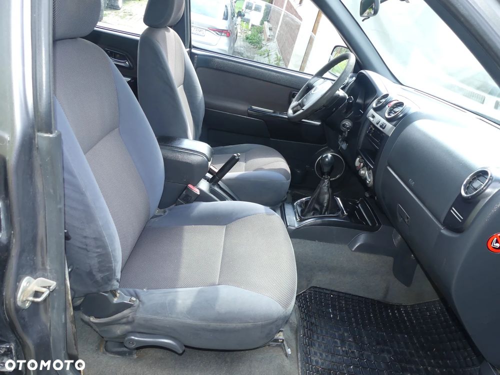 Isuzu D-Max 2.5d DC Custom - 27