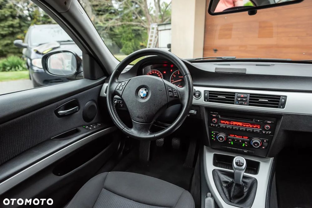 BMW Seria 3 318i Edition Exclusive - 15