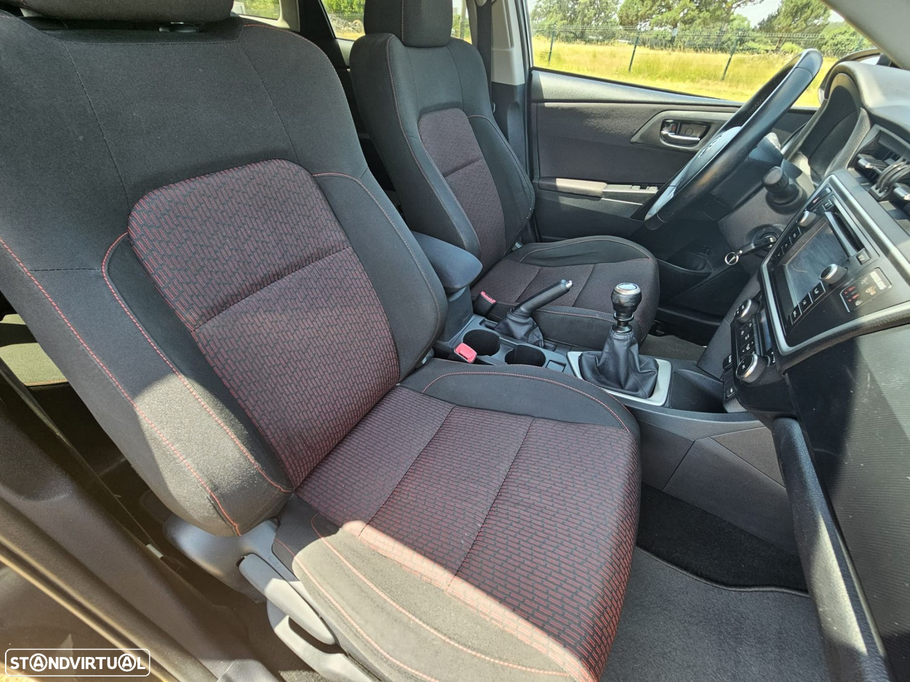 Toyota Auris Touring Sports 1.4 D-4D Comfort - 26