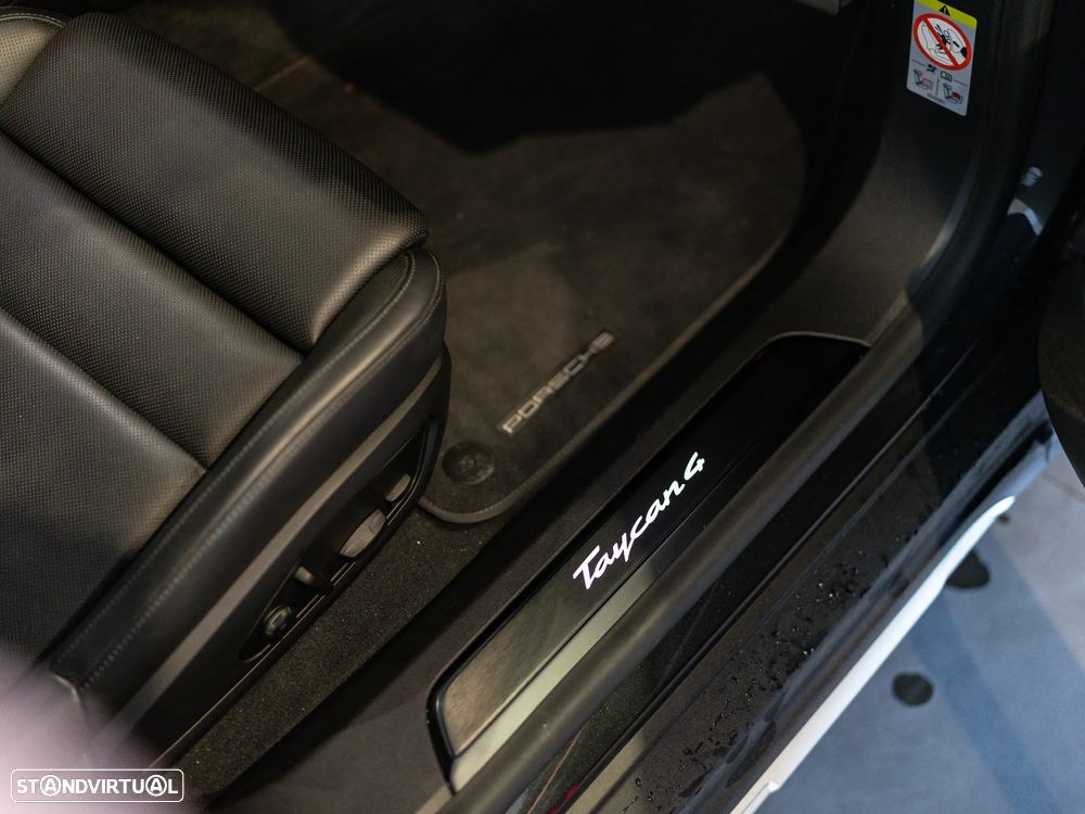 Porsche Taycan Cross Turismo 4 - 47