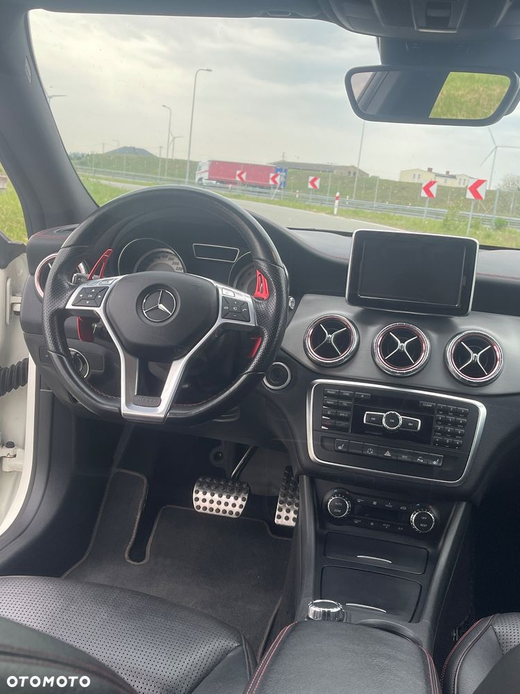 Mercedes-Benz CLA 250 7G-DCT - 30