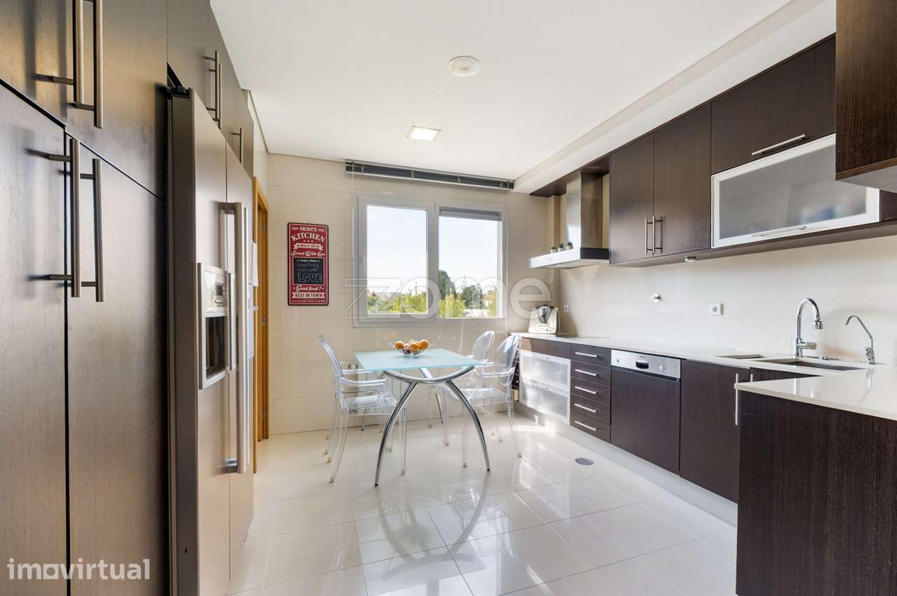 Apartamento T3 com 142 m² privativos e box para 2 carros - Grande imagem: 4/23