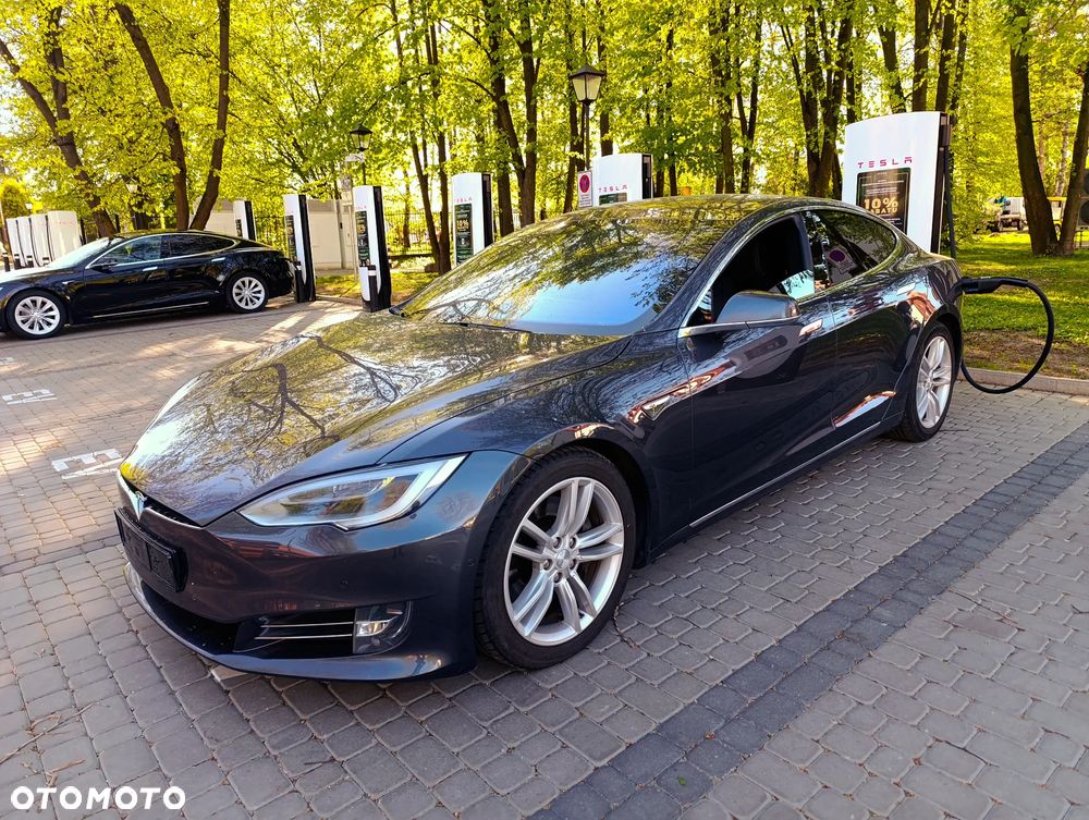 Tesla Model S - 12