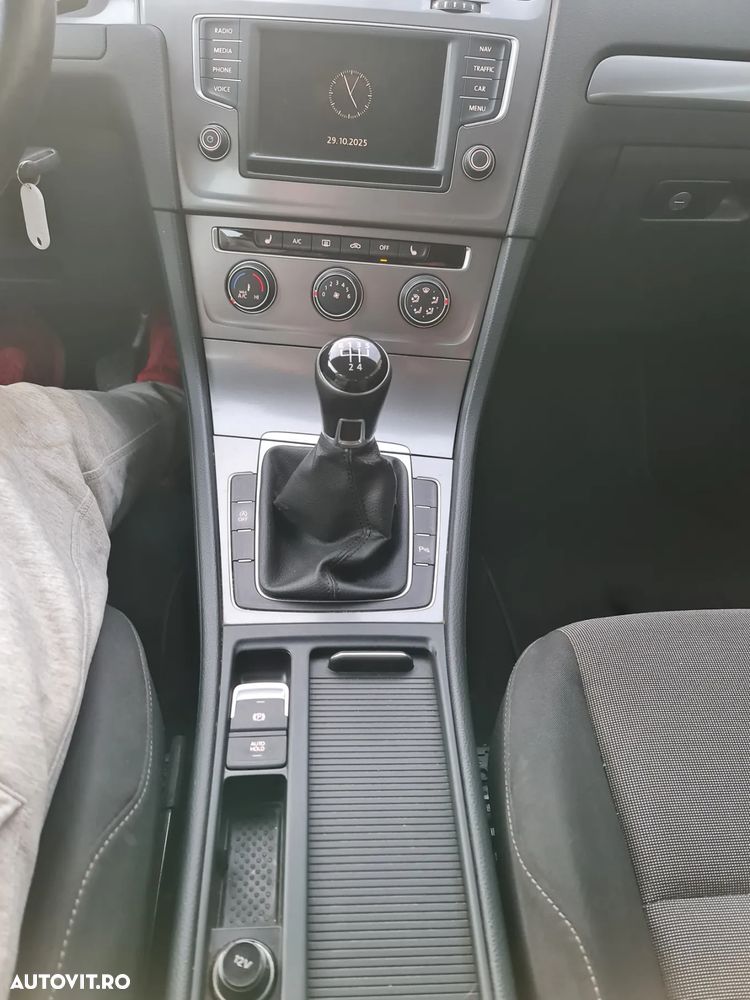 Volkswagen Golf 1.6 TDI BlueMotion Technology Lounge - 9