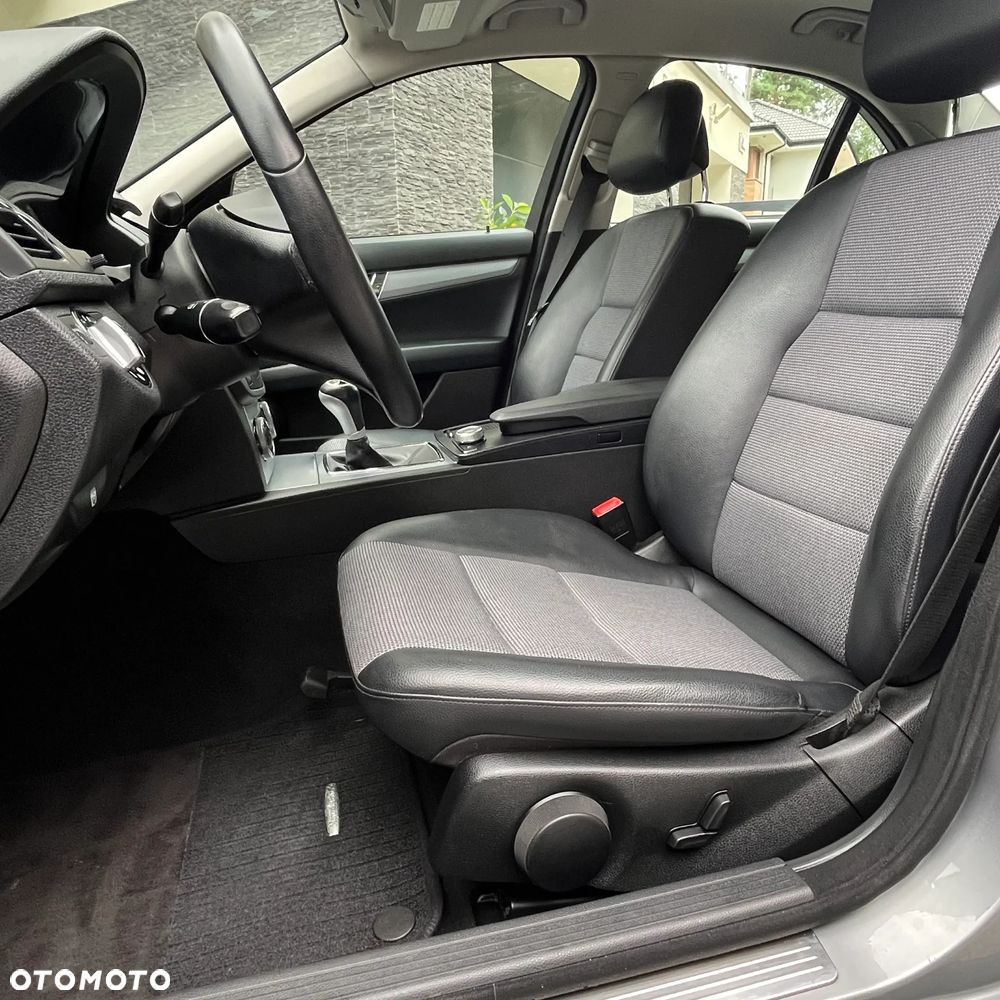 Mercedes-Benz Klasa C 180 Kompressor BlueEFFICIENCY Avantgarde - 15