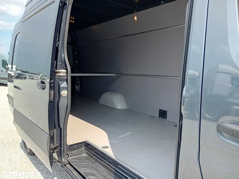 Mercedes-Benz Sprinter - 15