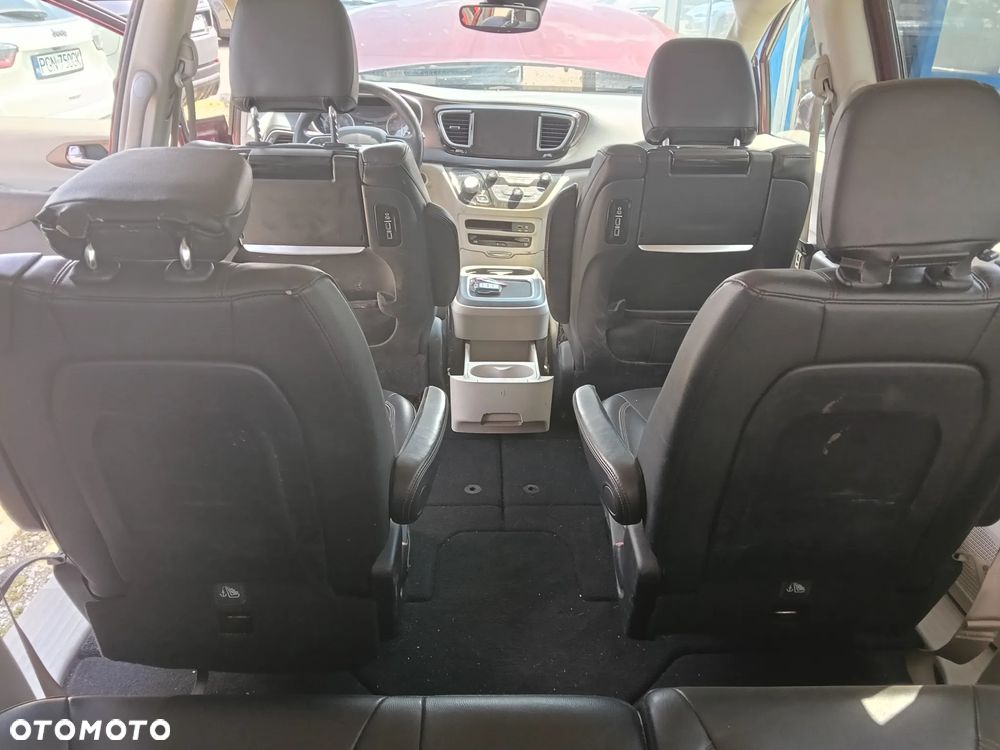 Chrysler Pacifica - 16