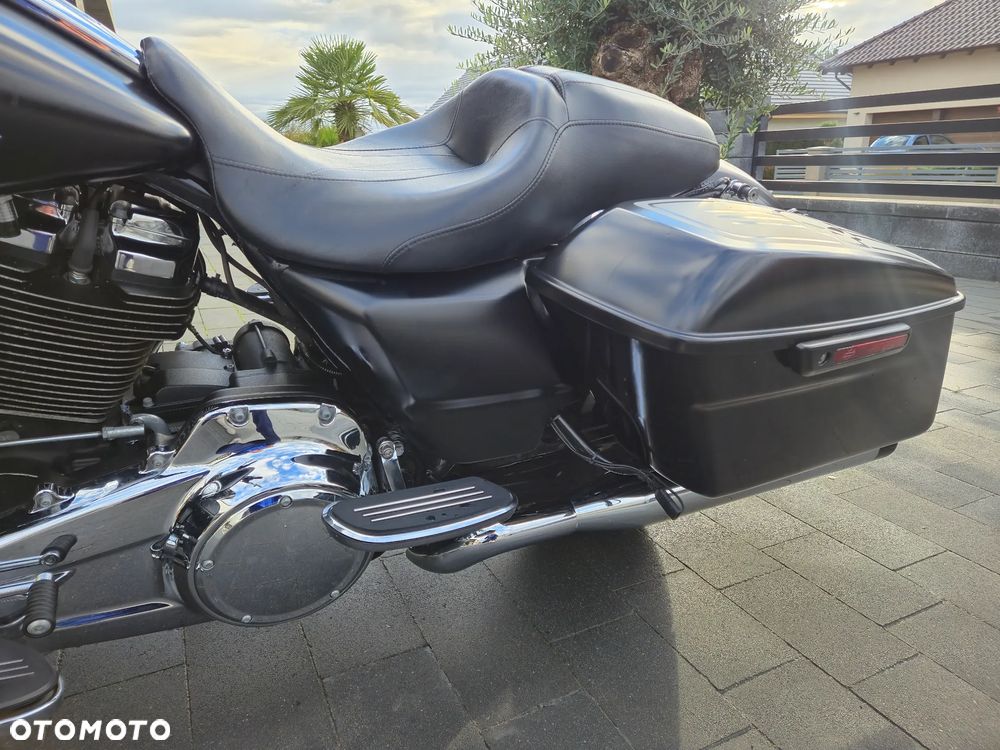 Harley-Davidson Touring Road Glide - 12
