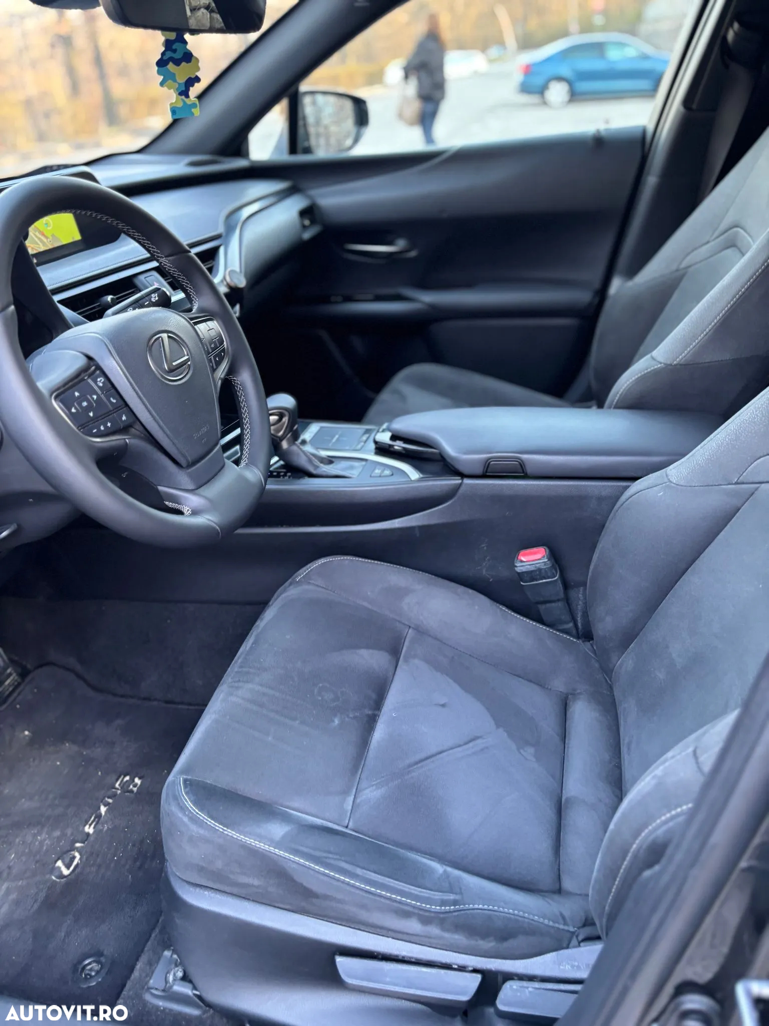 Lexus UX 250h - 18