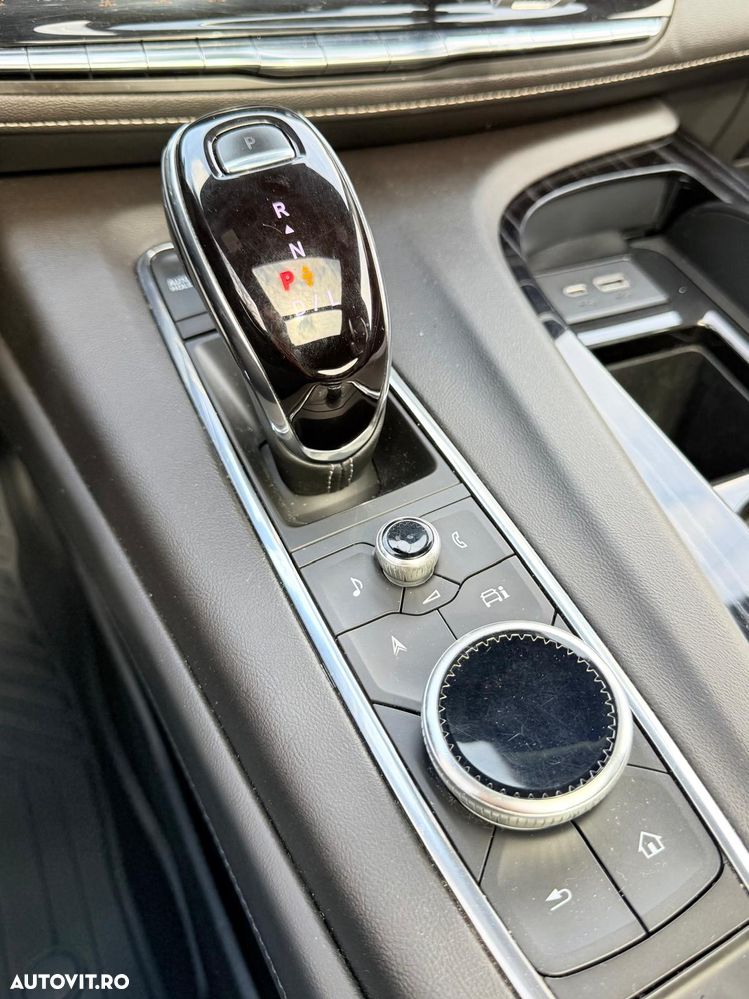 Cadillac Escalade 6.2 V8 AWD AT Platinum - 31