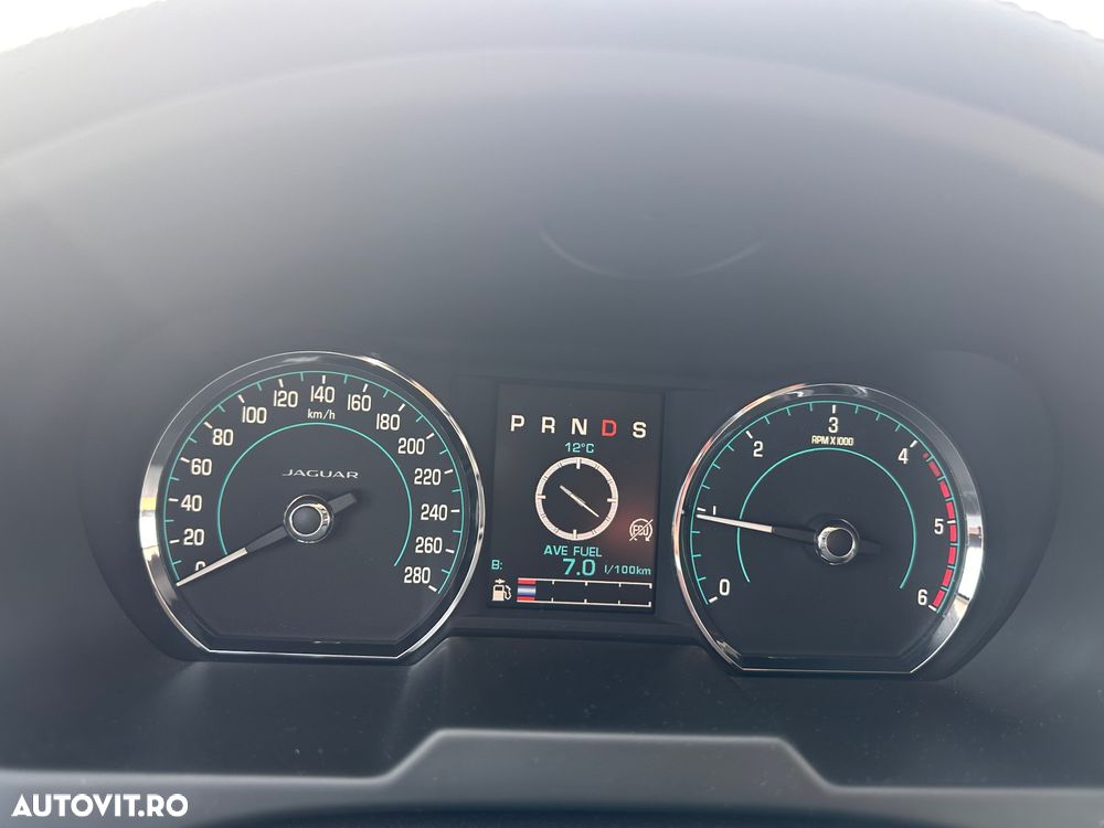 Jaguar XF - 10
