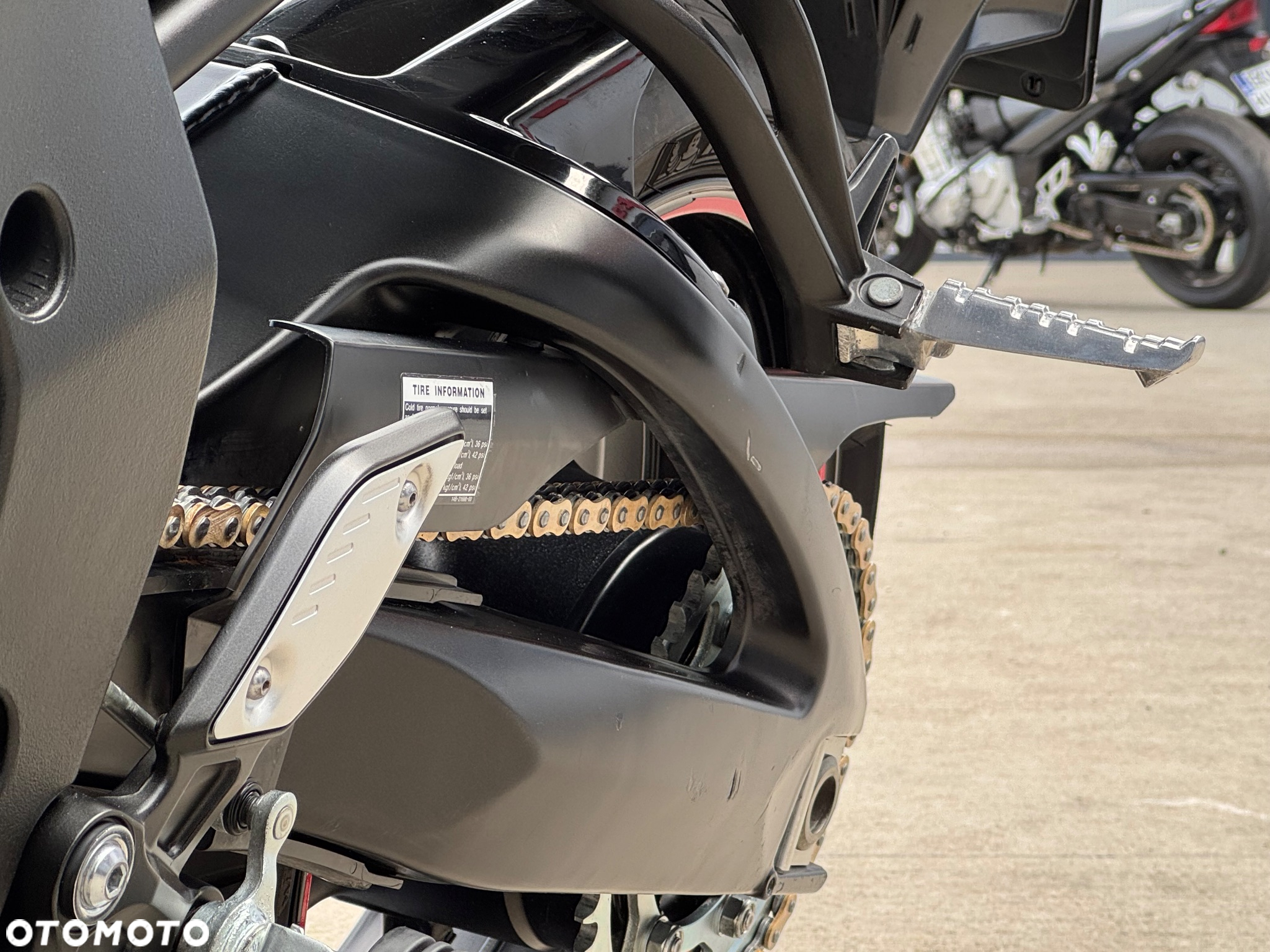 Yamaha FZ8 - 17