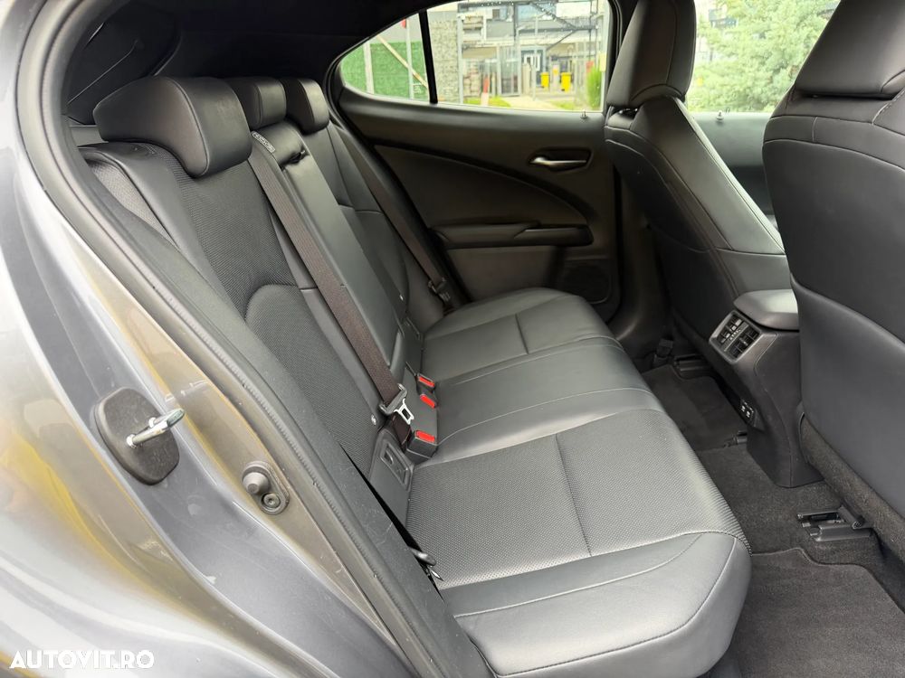 Lexus UX - 24