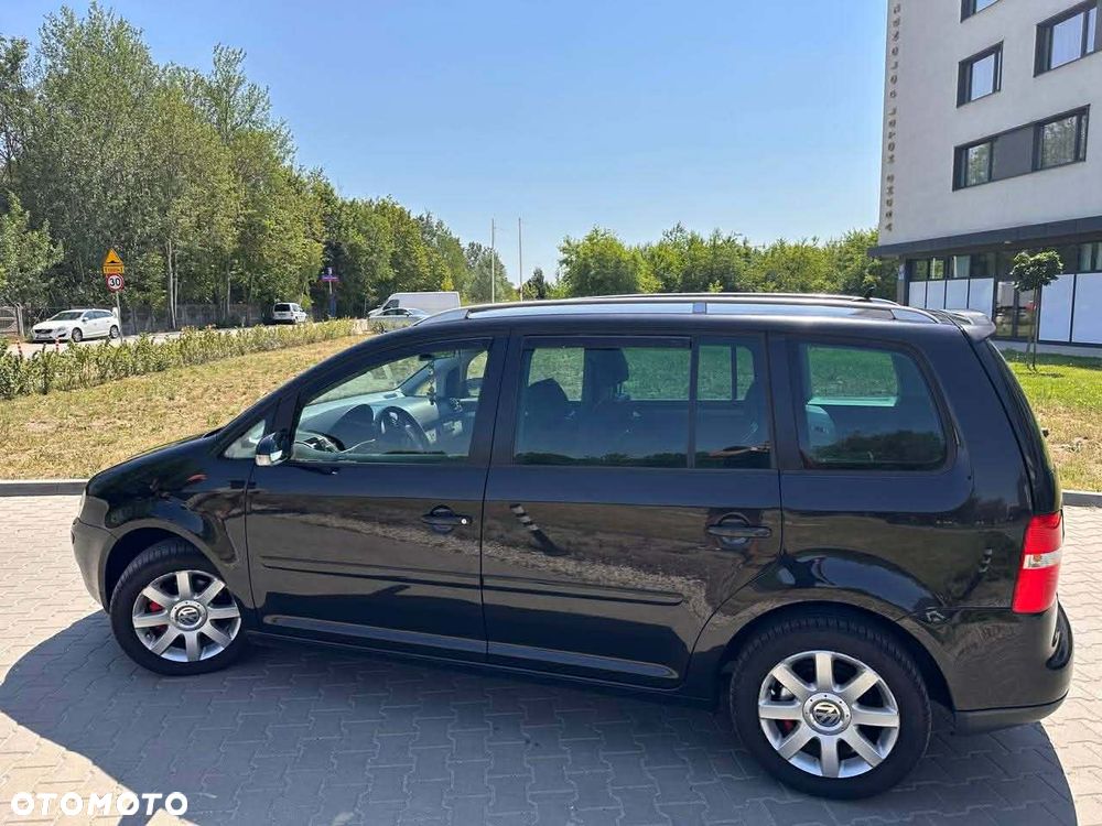 Volkswagen Touran 2.0 FSI Highline - 4