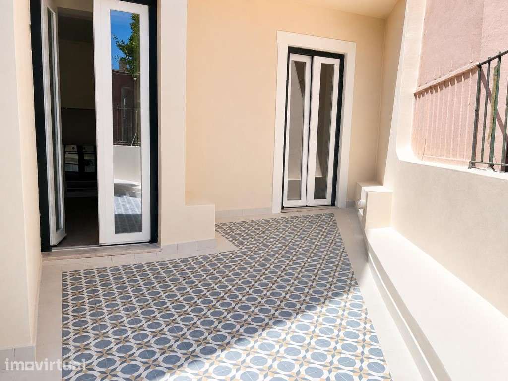 T2 Remodelado com Terraço | A 5 Minutos a pé do Instituto Superior ...