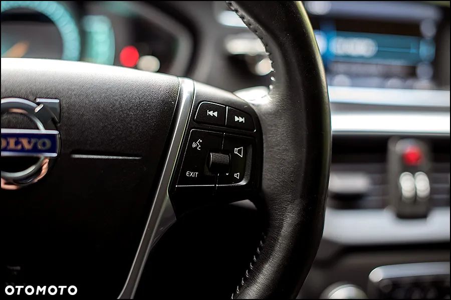 Volvo V40 Cross Country - 20