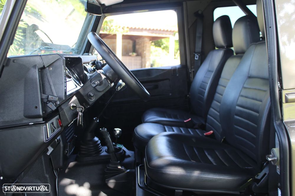 Land Rover Defender 90 2.5 TD5 Metal Top - 17