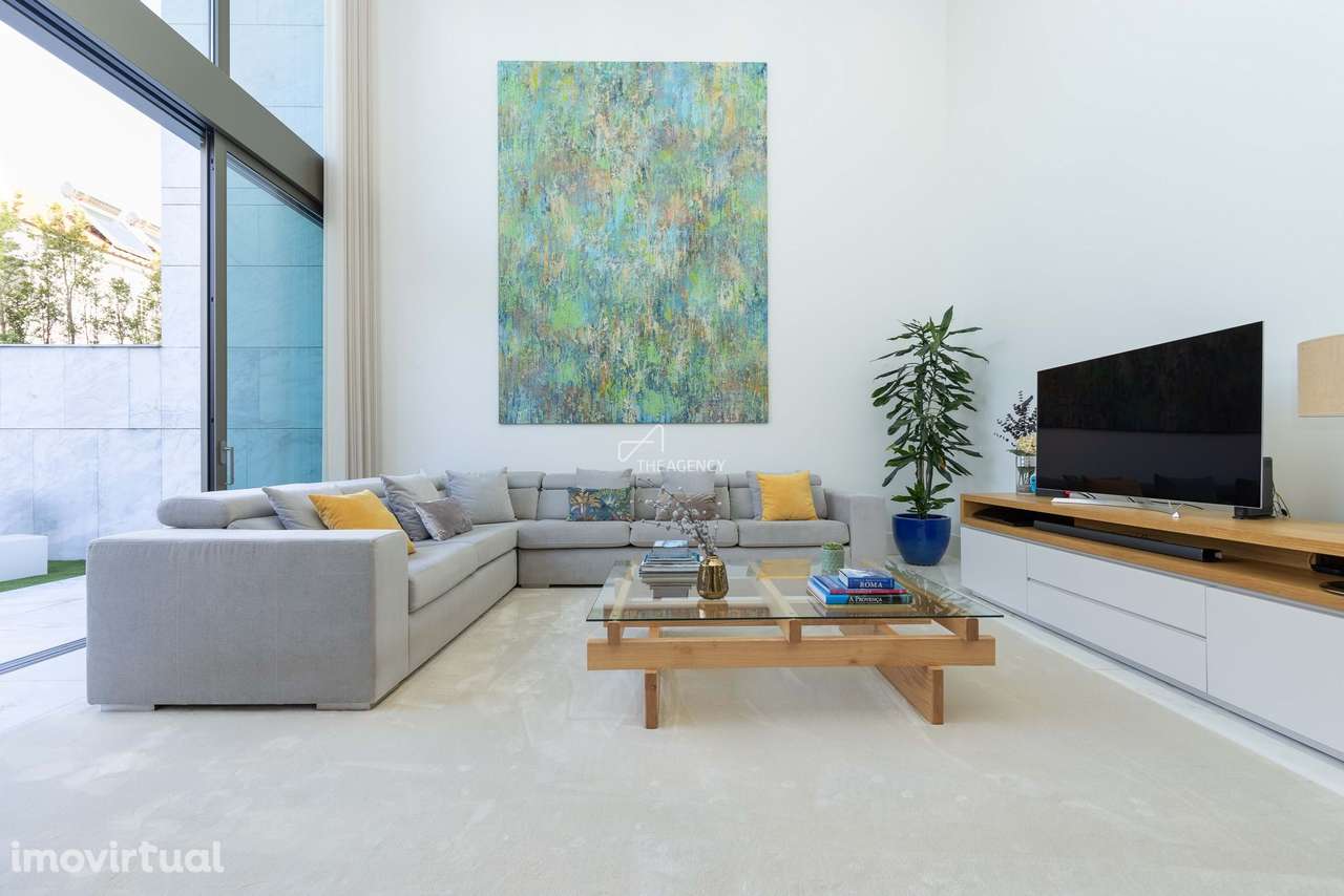 Moradia Exclusiva com três Suítes e Piscina Privativa no Centro de Cas - Grande imagem: 3/43