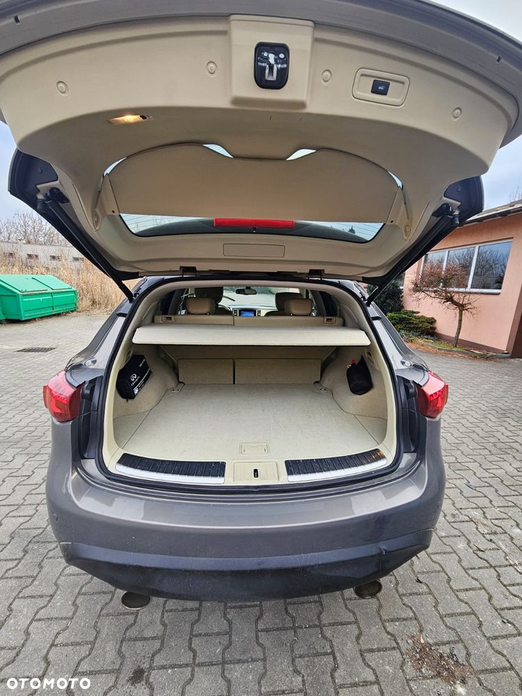 Infiniti QX70 3.7 S - 32