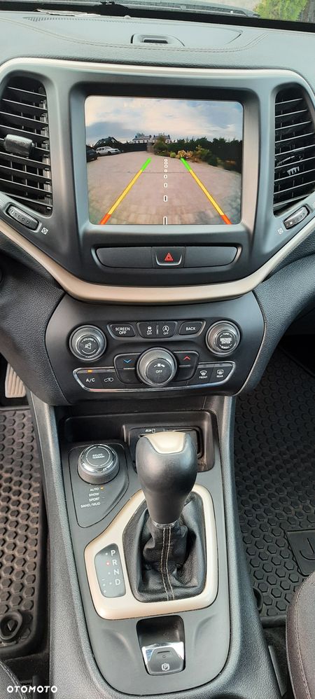 Jeep Cherokee - 14