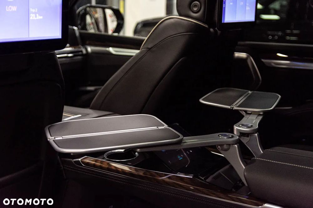 Cadillac Escalade - 20