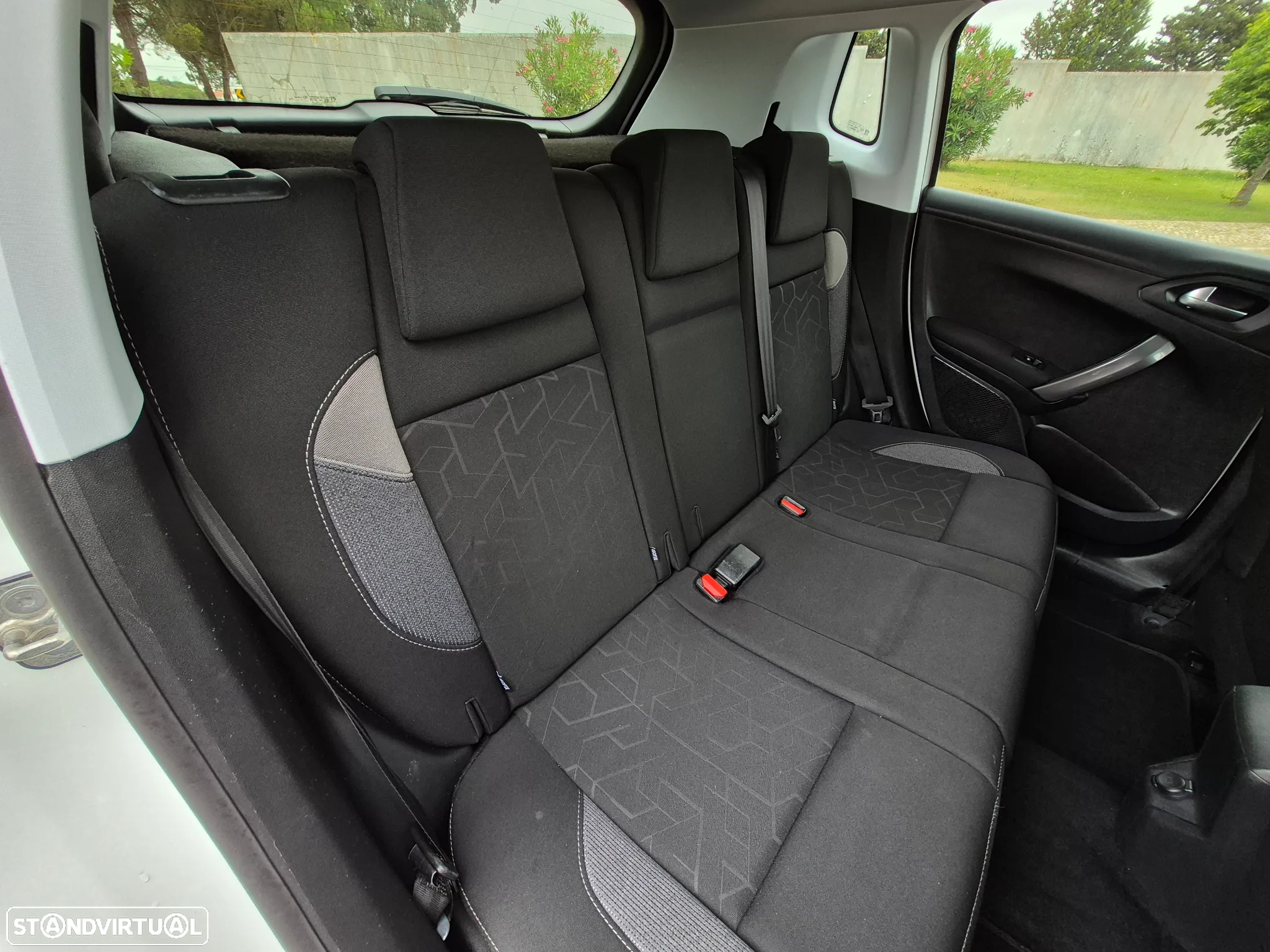 Peugeot 2008 1.2 PureTech Style - 13