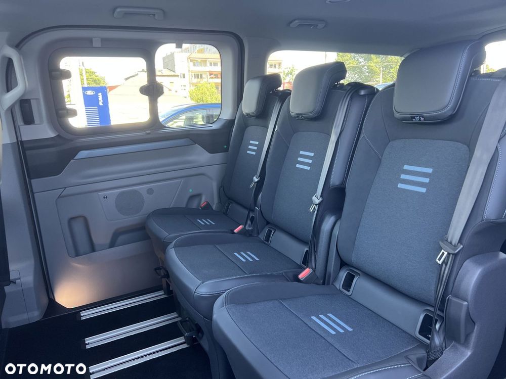 Ford Tourneo Custom - 16