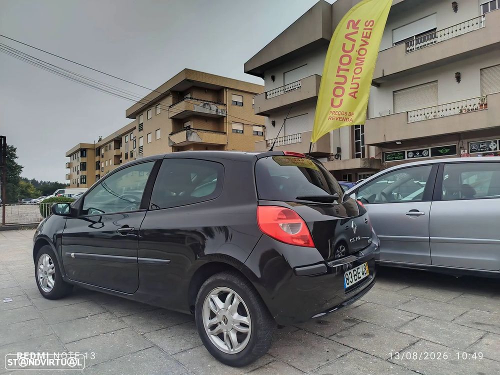 Renault Clio 1.2 16V Luxe - 2