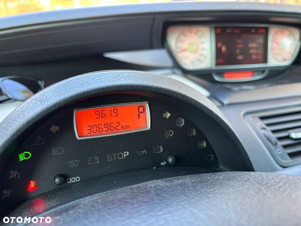 Peugeot 807 HDi 170 Bi-Turbo Automatik Platinum Pullmann - 27