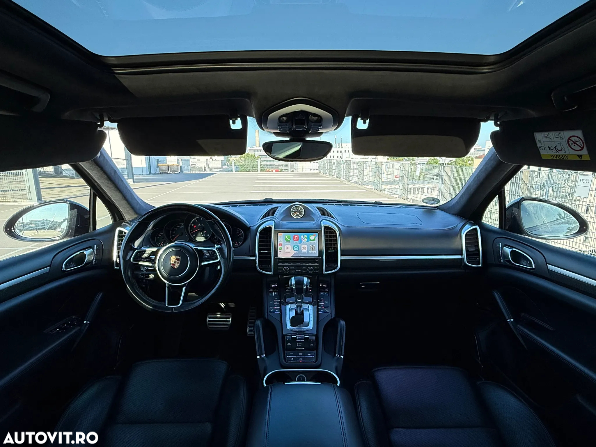 Porsche Cayenne 4.8 L Turbo - 12
