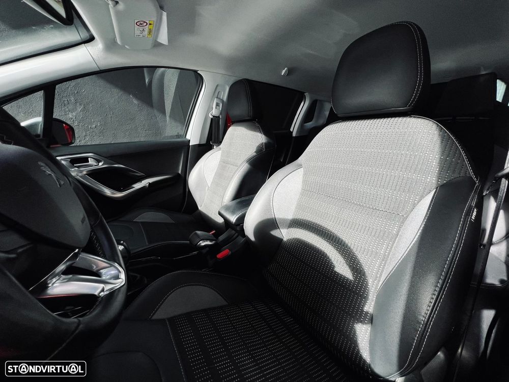 Peugeot 2008 1.2 PureTech Allure - 10