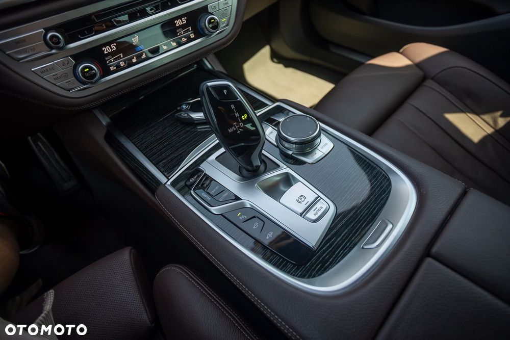 BMW Seria 7 - 38