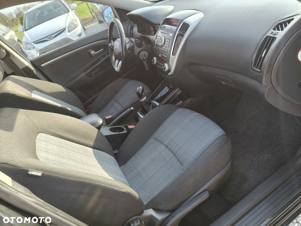 Kia Ceed 1.6 CRDi 90 ISG Spirit - 23