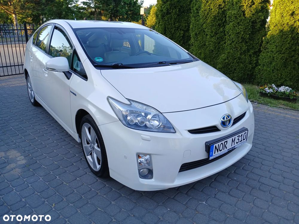 Toyota Prius (Hybrid) Executive - 6