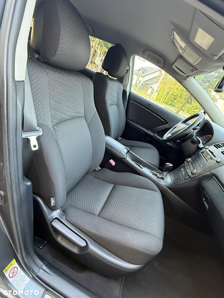 Toyota Avensis - 13