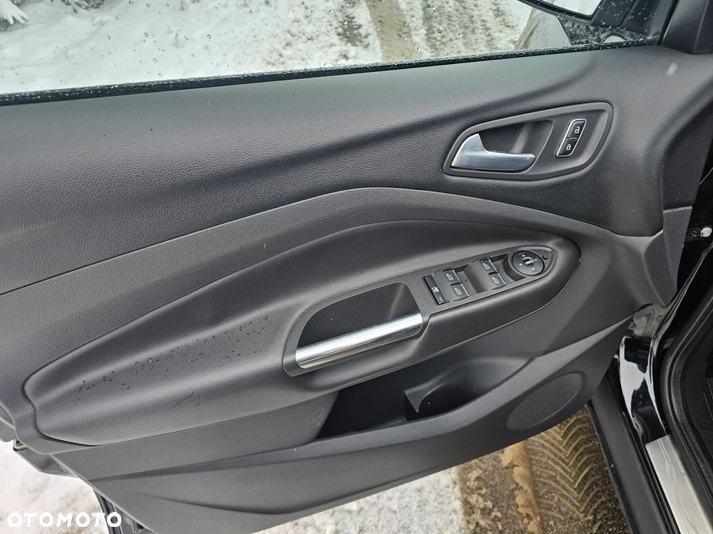 Ford Kuga 2.0 TDCi 2x4 Titanium - 18