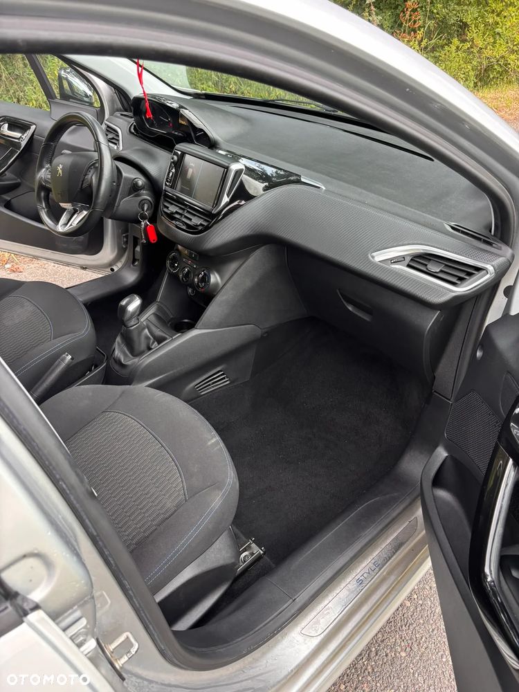 Peugeot 208 PureTech 82 Start & Stop Style - 23