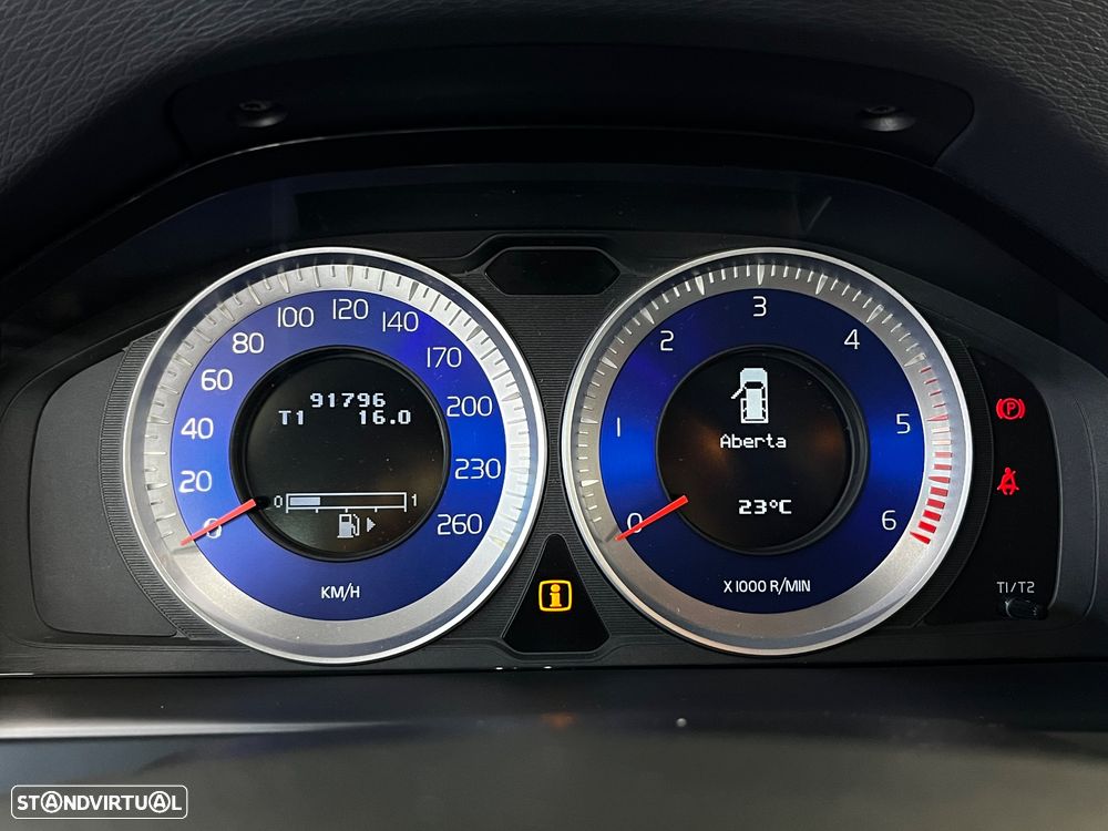 Volvo V60 2.0 D3 R-Design - 11
