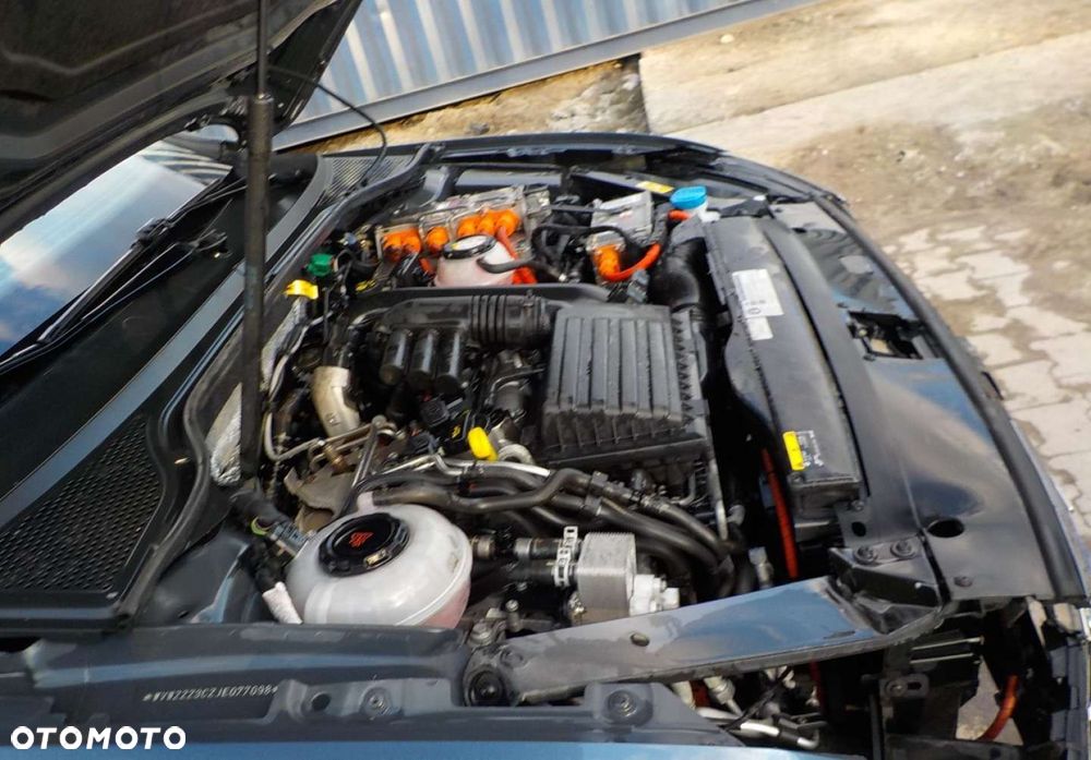 Volkswagen Passat - 4